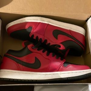 Jordan 1 Low
Reverse Bred Pebbled Swoosh